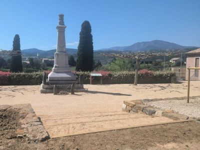 Photo Embellissement des abords du Monument aux Morts